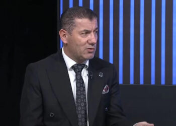 Smakiqi: Moskonstituimi, problem artificial – kriza ekziston vetëm në mendjen e Albin Kurtit.