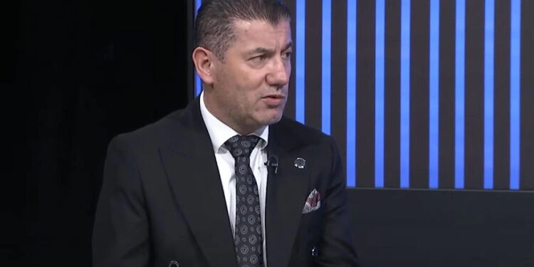 Smakiqi: Moskonstituimi, problem artificial – kriza ekziston vetëm në mendjen e Albin Kurtit.