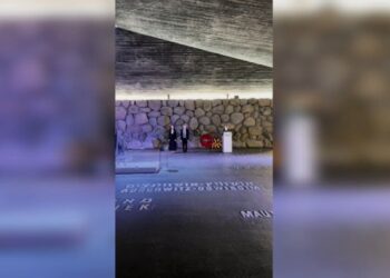 Spiropali në Memorialin e Holokaustit: Shqipëria nderohet si një komb që shpëtoi hebrenjtë.