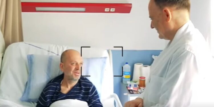 Suksesi historik në mjekësinë shqiptare: Rama njofton heqjen e një tumori, pacienti 51-vjeçar rikuperon shikimin