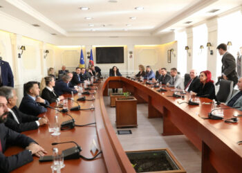 Takimi i presidentes me liderët politikë