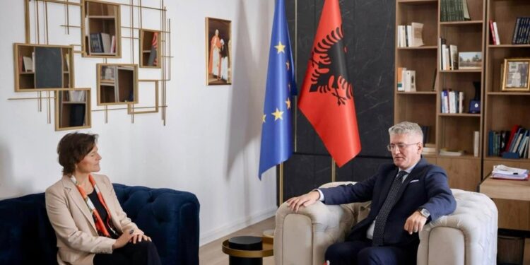 Takimi me ambasadoren zvicerane, Gjekmarkaj: Parlamenti është në kontroll të huaj, theksova shqetësimin e vogël për zgjedhjet e 11 majit.