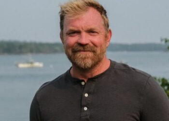 Tatuazhi me ngjashmëri me simbolin nazist shkakton debate të shumta, kandidati për Senatin amerikan kërkon ndjesë.