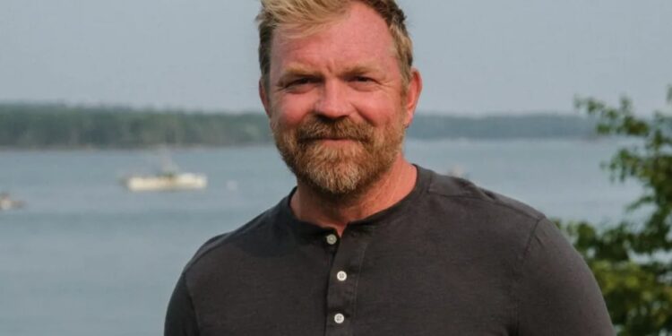 Tatuazhi me ngjashmëri me simbolin nazist shkakton debate të shumta, kandidati për Senatin amerikan kërkon ndjesë.