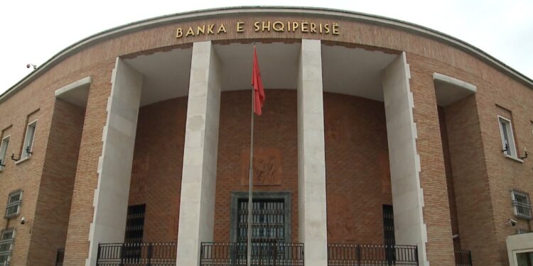 “Tavanet” kufizojnë kreditë për banesa, Banka e Shqipërisë vendos rregulla më të rrepta: Po shfrytëzohen burime të tjera financiare.