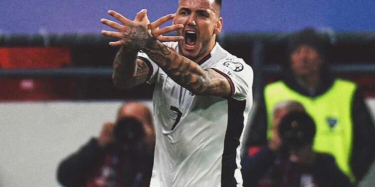 Të apasionuar pas fanellës historike në Leskovs, ofrohen mbi 3000 euro për fanellën e Manajt.