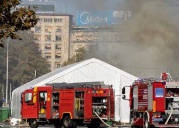 Të shtëna me armë jashtë Kuvendit të Serbisë, shpallet një i plagosur.