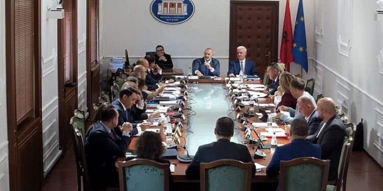 “Te varri i burrit të dheut, ku është kryeministri ta puth”, ironia dhe batutat në “Ligjet”, Manja reagon ndaj Korreshit: Edhe po të vijë, ti nuk e arrin dot.