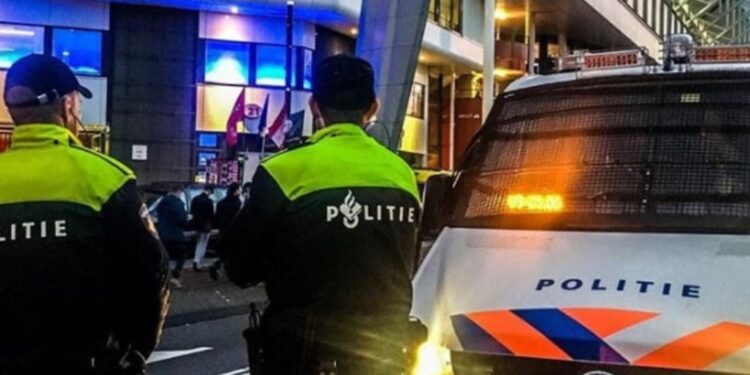 Tifozët e Napolit në Eindhoven, arrestohen 180 persona