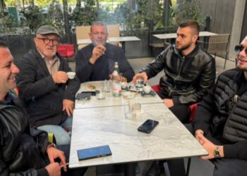 Tom Doshi reagon ndaj Berishës: O Sali, mashtrues, jam në Tiranë me miq, jo si ti i rrethuar nga paranojat