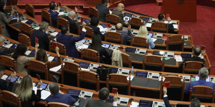 Topalli shpreh shqetësim për klimën, Gjoni: Të mos humbim kohë me debate të panevojshme