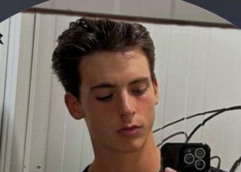 Tragjedia në familjen shqiptare në Itali: Vëllai i mitur zbulon 19-vjeçarin të pajetë në dhomën e gjumit