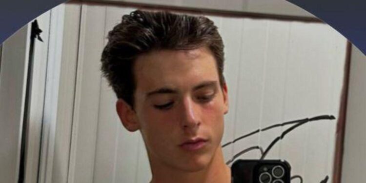 Tragjedia në familjen shqiptare në Itali: Vëllai i mitur zbulon 19-vjeçarin të pajetë në dhomën e gjumit