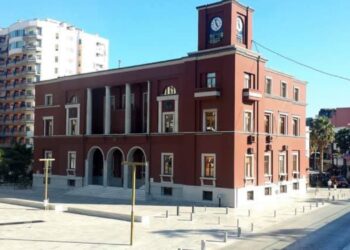 Tre muaj pas dorëheqjeve si drejtorë në bashkinë Durrës, shumë zyrtarë vazhdojnë të mbajnë pozitat e tyre.