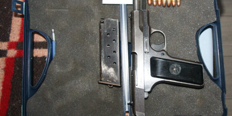 Tre persona të arrestuar për armë dhe drogë në Kamenicë