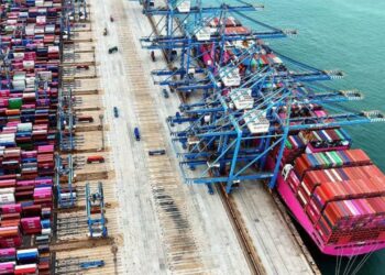 Trump paralajmëron tarifa prej 100% për produktet kineze, Pekini përgjigjet: Po aplikoni standarde të dyfishta. Nuk kemi frikë nga përballja tregtare.