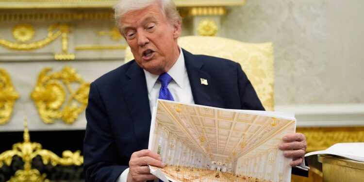 Trump po ndan planet për ndërtimin e një salle balloje luksoze prej 300 miliona dollarësh në Shtëpinë e Bardhë, inspiruar nga stili i Luigjit XIV.