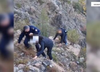 Turistët zviceranë humbasin rrugën gjatë eksplorimit në zonën e Shebenikut, pas disa orësh gjejnë rrugën e kthimit.