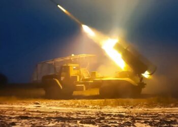 Ukraina sulmon një depo nafte në Krime, mbrojtja ajrore ruse aktivizohet dhe godet gabimisht një avion luftarak rus