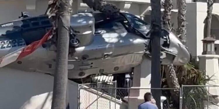 VIDEO/ Pamje tronditëse: Helikopteri përplaset mbi një hotel luksoz në Kaliforni, shkakton plagosjen e kalimtarëve