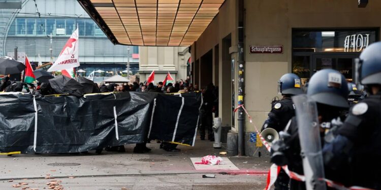 VIDEO/ Protestë pro-palestineze në Zvicër, 20 të lënduar dhe 536 të ndaluar. Dëm i konsiderueshëm material.