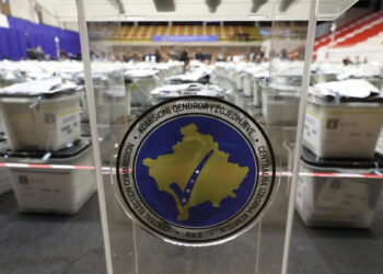 Verifikimi dhe numërimi i fletëvotimeve vazhdon në Prishtinë dhe Prizren.