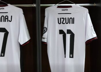 Video/ Gati për Serbinë, Federata Shqiptare prezanton fanellat e reja për ndeshjen e sotme të yjeve kuqezi