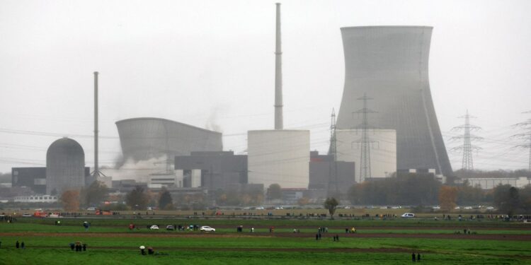 Video/ Ish-centrali bërthamor në Gjermani shembet përmes një shpërthimi të kontrolluar