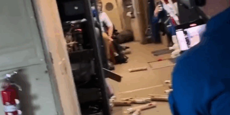 Video/ “Si jeni të gjithë?”, gjuetarët e uraganeve shokohen nga turbulencat e "Melissa"