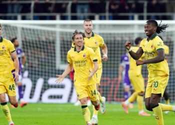 Video/ Super Leao ndihmon Milanin të përmbysë Fiorentinën me dy gola dhe i çon kuqezinjtë në krye të tabelës