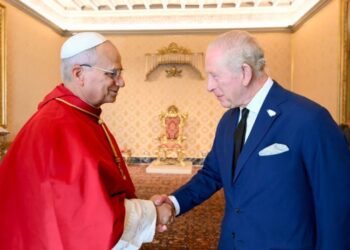 Vizita historike e Mbretit Çarls në Vatikan: Monark britanik dhe Papë lutën së bashku pas 500 vjetësh