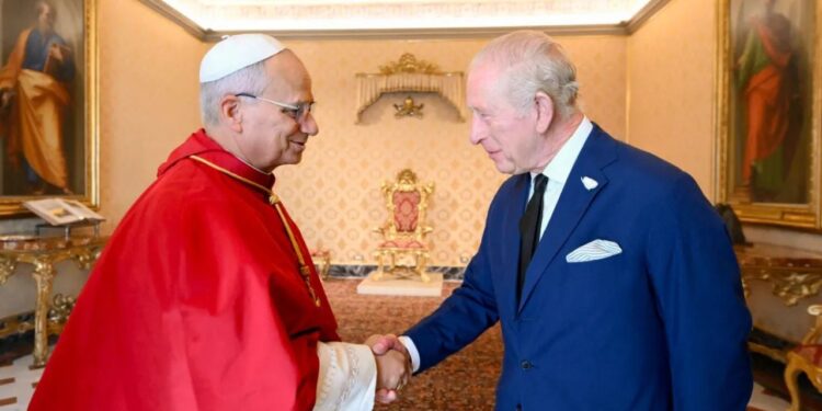 Vizita historike e Mbretit Çarls në Vatikan: Monark britanik dhe Papë lutën së bashku pas 500 vjetësh
