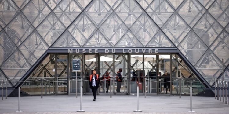 Vjedhja në Muzeun e Luvrit: ADN-ja e ndihmoi në zbardhjen e hetimeve dhe identifikimin e autorëve të krimit.