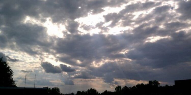 Vranësira dhe shi, parashikimi i motit për këtë të martë.