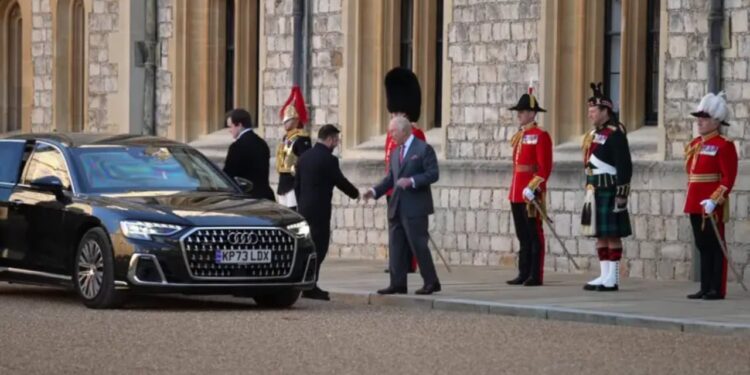 Zelensky takon Mbreti Charles III në Londër, i kërkon armë me rreze të gjatë aleatëve të NATO-s.