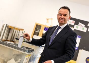 Zgjedhjet lokale në Kosovë: 'Exit poll-et' nxjerrin humbës, kandidati i Kurtit padit analistët.