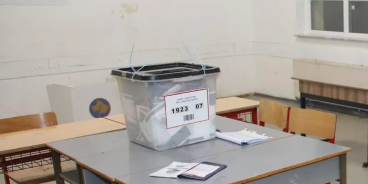 Zgjedhjet lokale në Kosovë: Nisin rinumërimi i 16 kutive të votimit, priten rezultatet së shpejti.