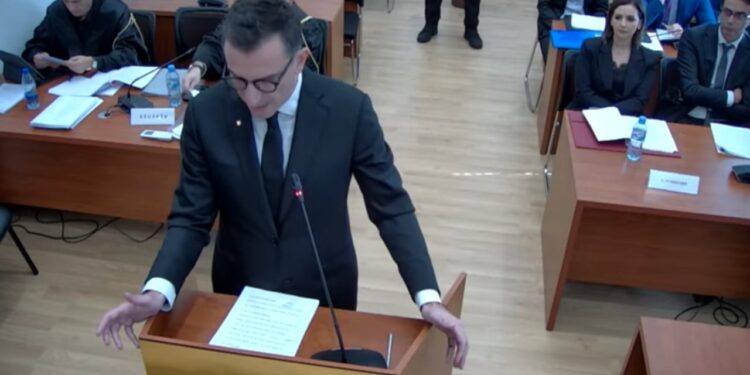 “Zoti më fal bashkëpunëtorët e mi”, Veliaj shprehet në Kushtetuese: E shkarkova për mungesë në punë, nuk ka fyerje më të rëndë se kjo.