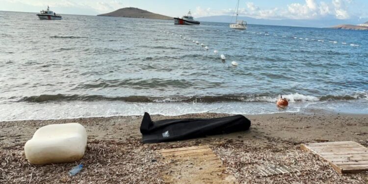 Zvogëlimi i varkave me emigrantë në brigjet e Bodrumit në Turqi, 14 persona humbin jetën.