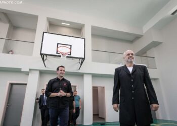 Kryeministri, Edi Rama, kryetari i Bashkise se Tiranes, Erion Veliaj, gjate ceremonise se inagurimit te ndertimit te shkolles "Kosova" me rastin e fillimit te vitit te ri shkollor./r/n/r/nAlbania's Prime Minister Edi Rama, Tirana's Mayor Erion Veliaj, during the inauguration ceremony of the construction of the school "Kosova" on the first day of the new year of school.