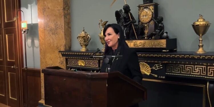 “‘Çanta e shpinës’ e globalizimit mbi shpatullat e Zahos”, Linda Rama në Forumin e Sigurisë në Londër: Shqipëria po rikthen rolin e saj.