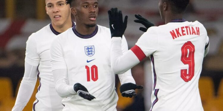 ‘Tradhtuan’ vendin e tyre për ‘Tre Luanët’, sulmuesit anglez kërkojnë të rikthehen në ekipin kombëtar afrikan pas kualifikimit për Botëror.