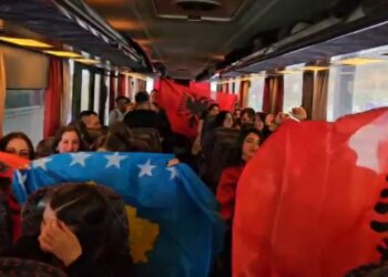 18 mijë shqiptarë nga Kosova vendosën të festojnë te ne, fluksi në pikën kufitare të Morinës rritet.