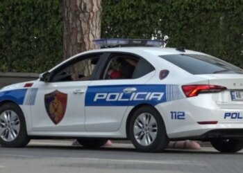 23-vjeçari pikaset nga policia gjatë lëvizjes me armë; armë në 'BMW' dhe substanca narkotike në shtëpi