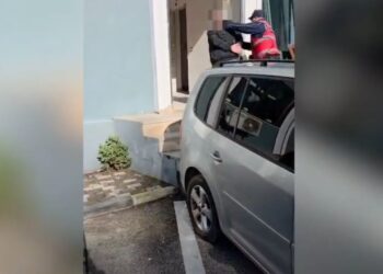 29-vjeçari në Tiranë arrestohet për shpërndarje të materialeve pornografike me të mitur.