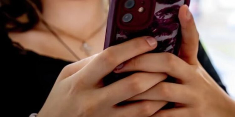 Anketa e NSPCC mbi shantazhin e fëmijëve në internet: 1 në 10 prindër në Mbretërinë e Bashkuar raportojnë kërcënime online