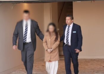 Arrestohet 'fallxhorja' dhe vajza e saj në Australi, të dyja akuzohen për mashtrim prej 46 milion dollarësh, gjeten sende luksoze në banesën e tyre