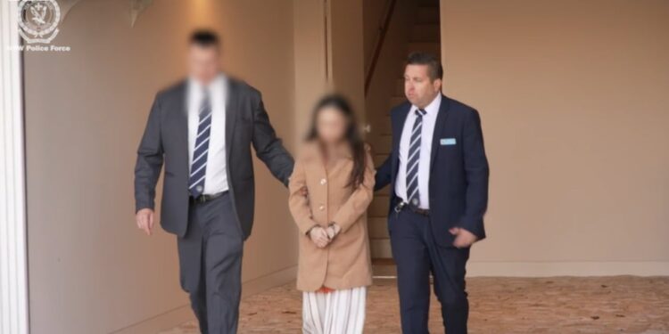 Arrestohet 'fallxhorja' dhe vajza e saj në Australi, të dyja akuzohen për mashtrim prej 46 milion dollarësh, gjeten sende luksoze në banesën e tyre