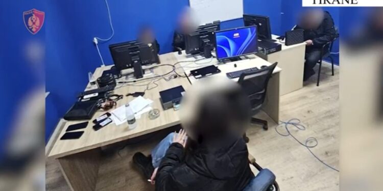 Arrestohet menaxheri i Call Center-it dhe dy punonjës për mashtrim të shtetasve të huaj në investime në bursa të rreme në Selitë