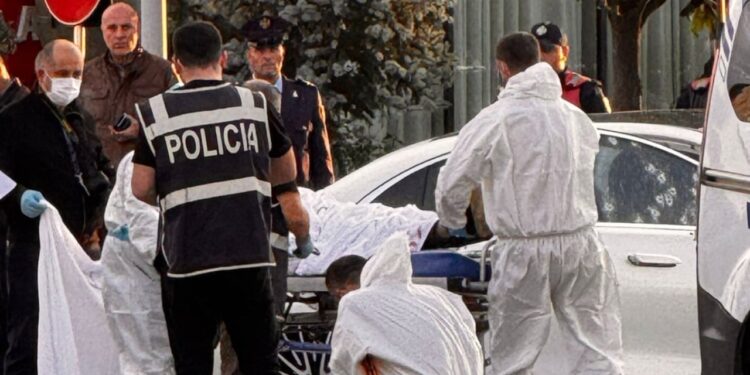 Atentati në Rinas, Gilmando Dani humb jetën; Muçi Shaljani intubohet pas dy plumbave në kokë.
